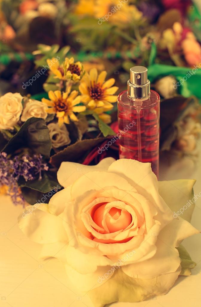 Perfume and flowers — Stock Photo © Martyna1802 66016465
