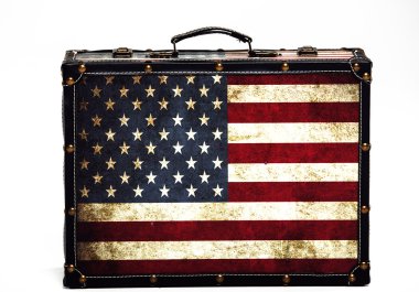 Beyaz bir arka plan üzerinde bavul tarzı Amerikan bayrağı