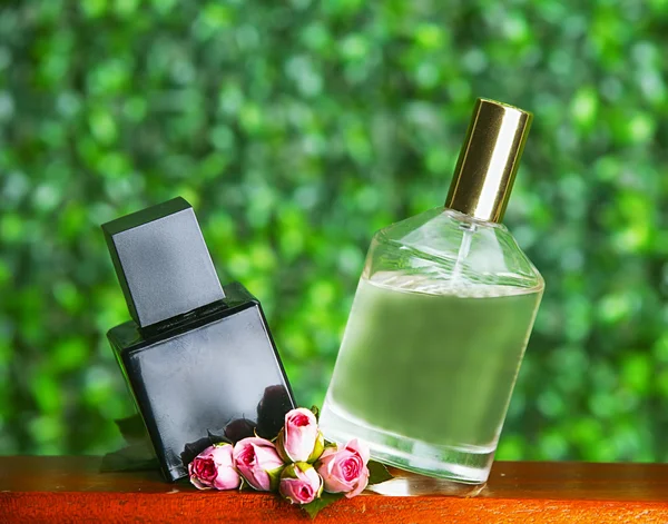 Conjunto de perfume em verde — Fotografia de Stock