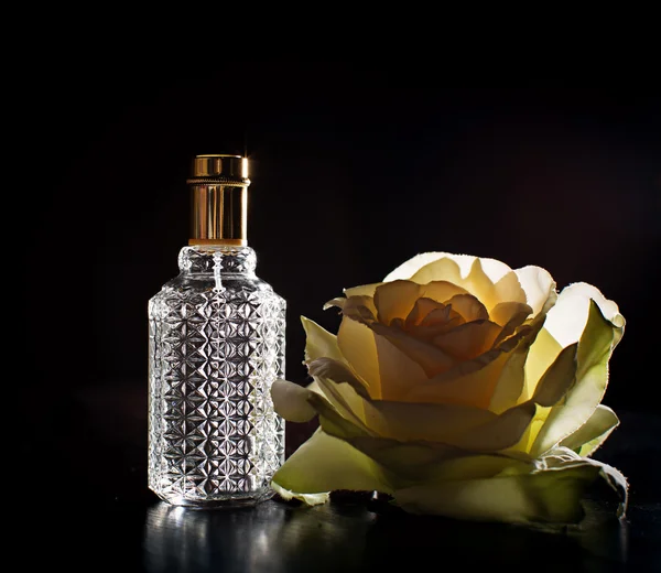 Perfume and rose — Stock Photo, Image