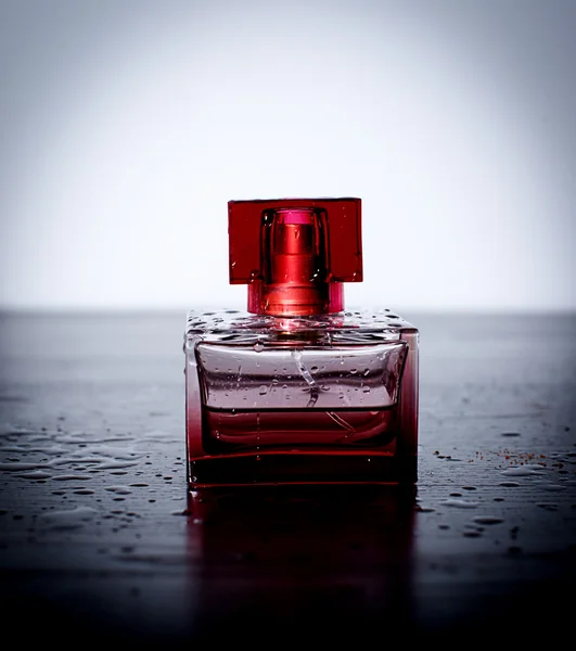 Perfume and drops — Stock Photo, Image