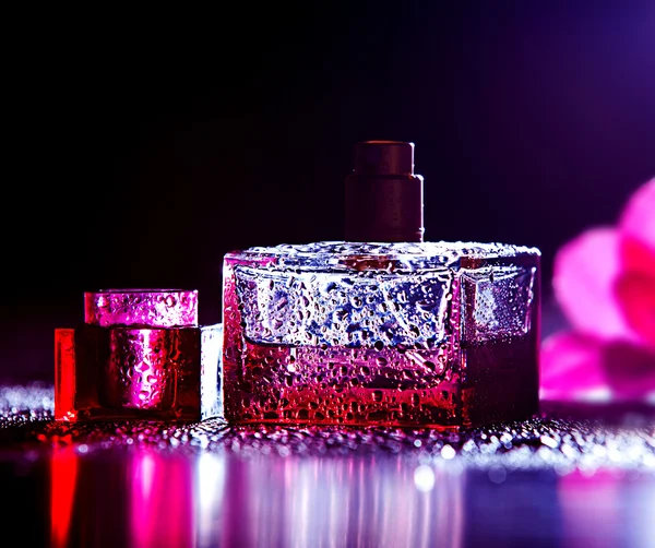 Roze parfum — Stockfoto