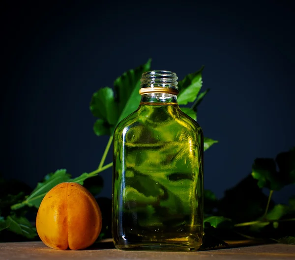 Apricot oil — Stock Photo, Image