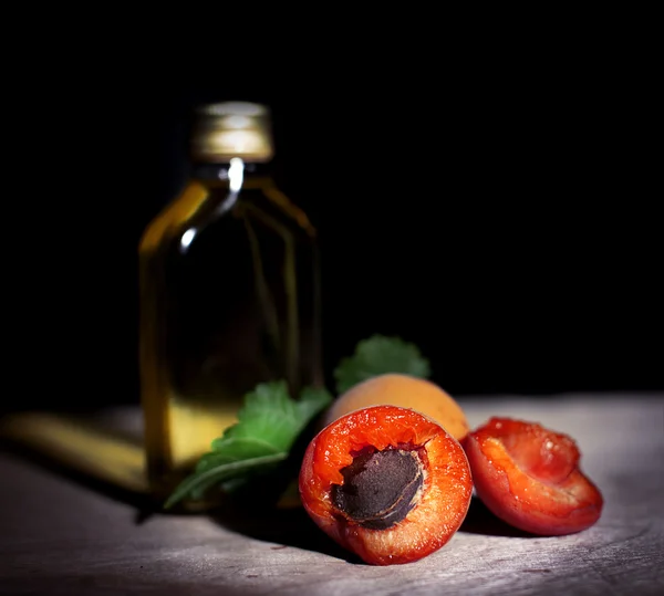 Apricot oil — Stock Photo, Image