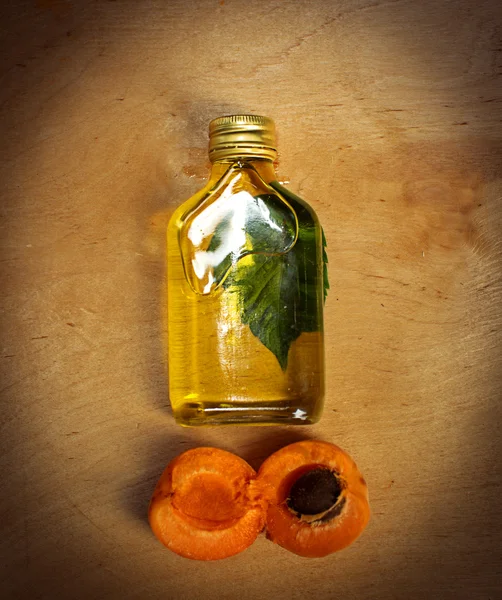 Apricot oil — Stock Photo, Image