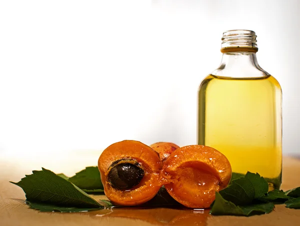 Apricot oil — Stock Photo, Image