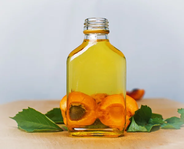 Apricot oil — Stock Photo, Image