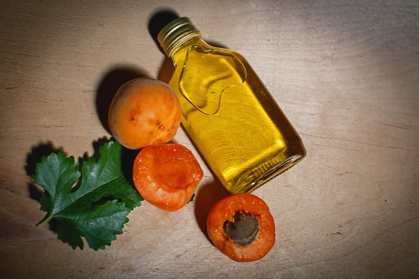 Apricot oil — Stock Photo, Image