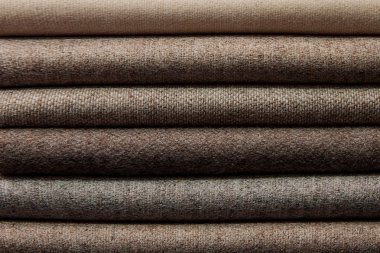 örme yün elbise yığını