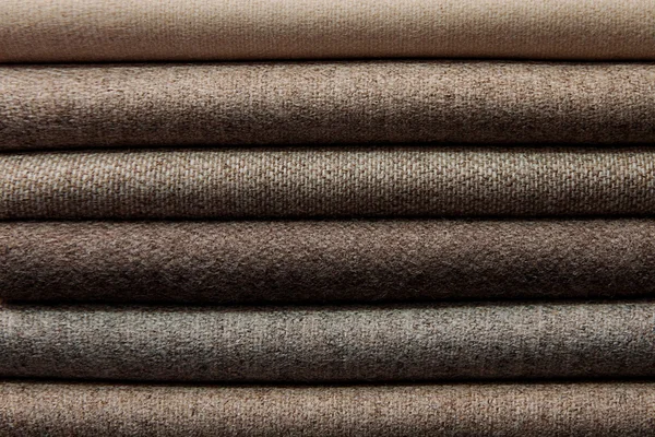 örme yün elbise yığını