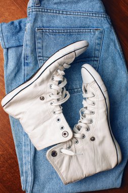 Doğum jean pantolon spor ayakkabı 