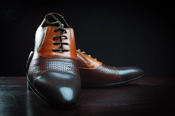 Модные кожаные туфли для мужчин — стоковое фото
