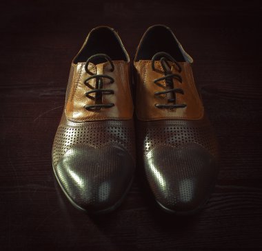 Zarif erkek ayakkabıları.