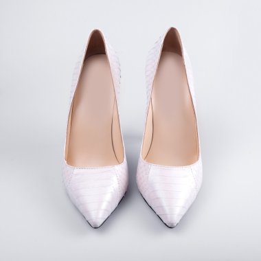 kadın beyaz ayakkabı