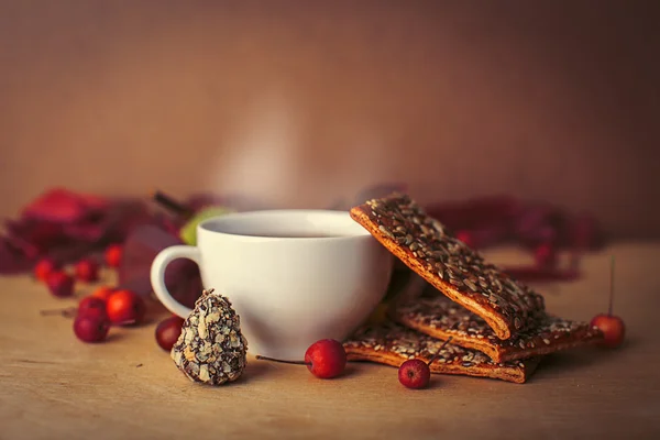 Bright composition with a cup of strong black tea — Stock Photo, Image