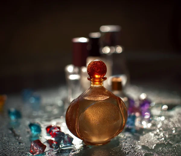 Vrouwelijke parfums — Stockfoto