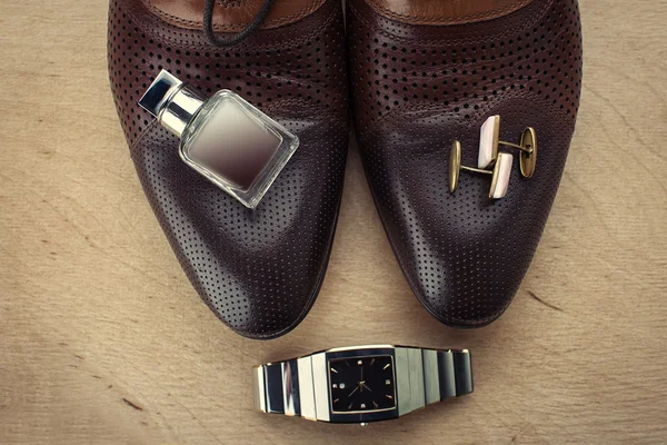 Mäns tillbehör. skor, parfym och manschettknappar — Stockfoto