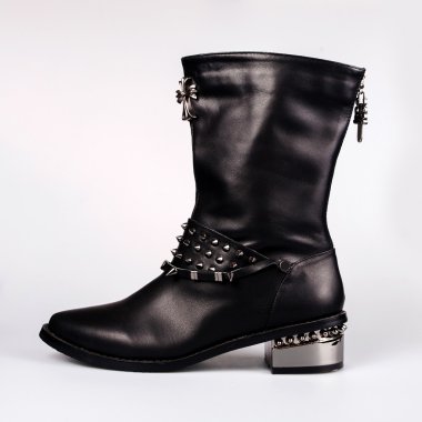 Dikenli şık siyah ayakkabı