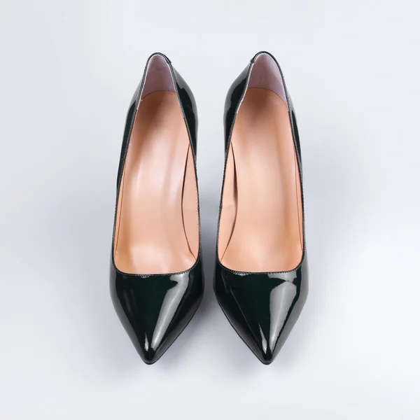Zwarte laklederen schoenen — Stockfoto