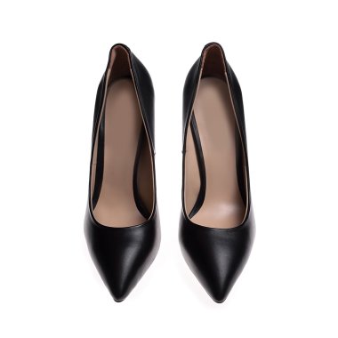 Beyaz adam üzerinde zarif pahalı siyah yüksek topuklu Bayan Ayakkabı