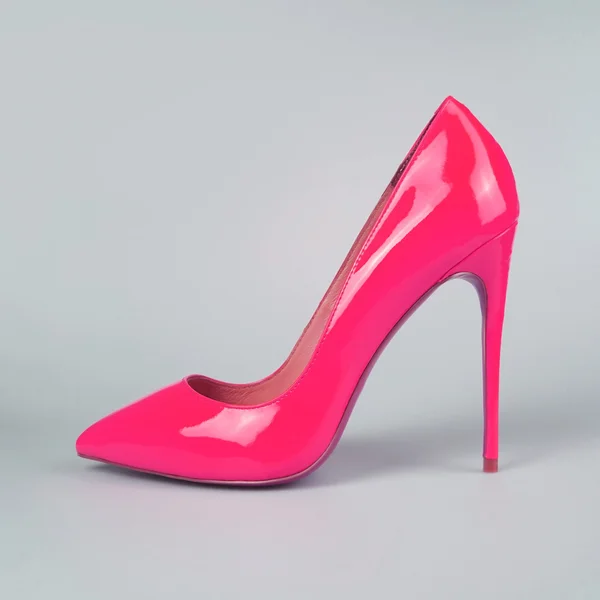 Пара високих каблуків палетне рожеве взуття — стокове фото