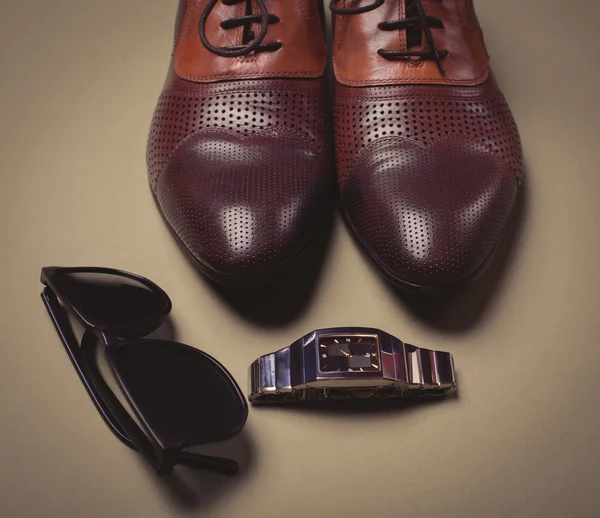 Men's accessories. Shoes and watch — Stock Photo, Image