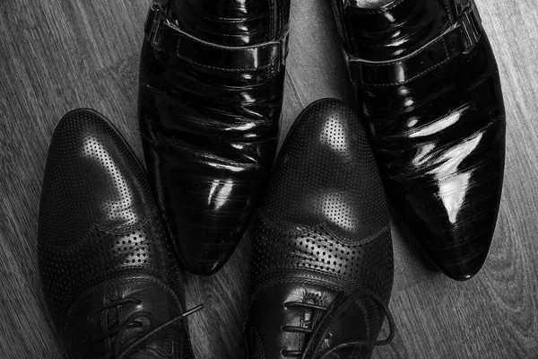 Des hommes d'affaires en chaussures classiques. concept de coopération réussie — Photo