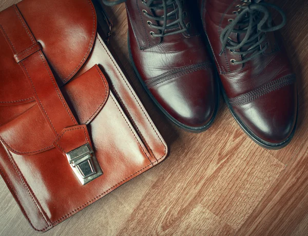 Kožené boty a taška — Stock fotografie