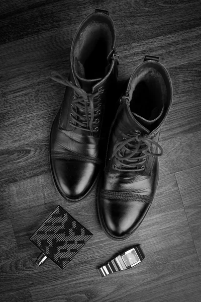Male shoes, perfume and watch — Stock Photo, Image