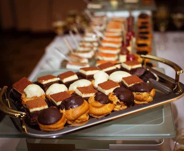 Tabel met dessert buffet — Stockfoto