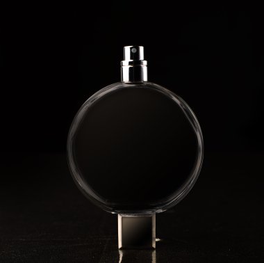 kadın parfüm şişesi