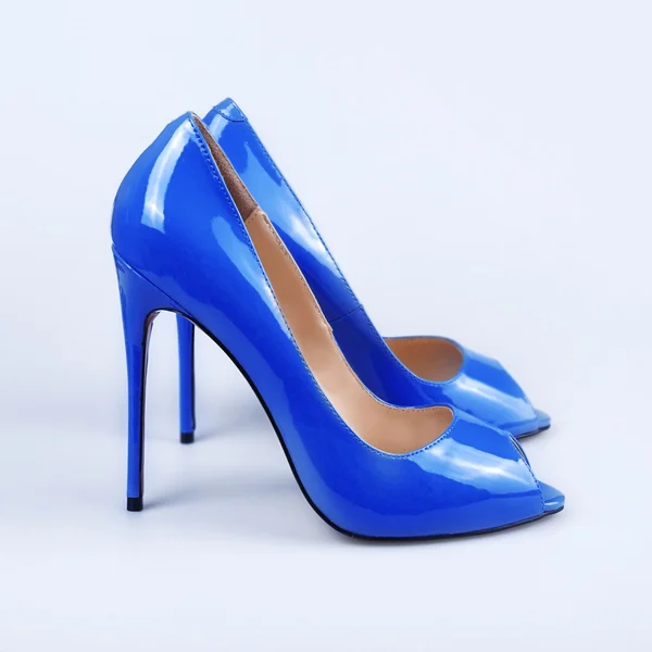 Chaussures bleues isolées sur le blanc — Photo