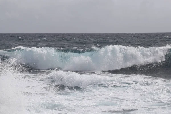 Zuhanó Hullámok Maui Szigetén Hawaii Szigetén — Stock Fotó