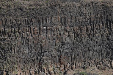 İlginç bir kaya parçasının yakın çekimi.