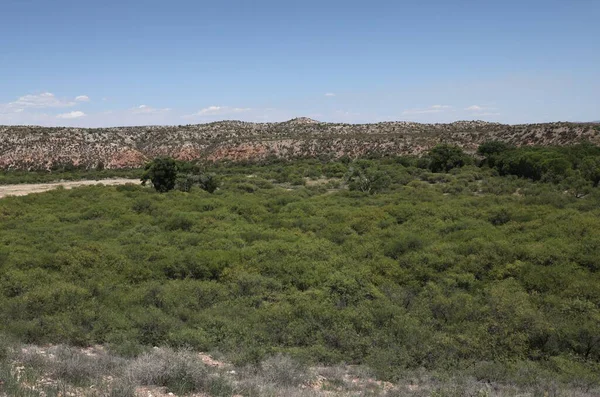 Arizona 'daki Tuzigoot Ulusal Anıtı' nda tipik manzara