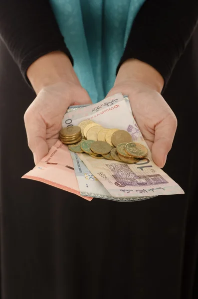 Sikke ve paralar, tutan el Closeup kavramı kaydetme