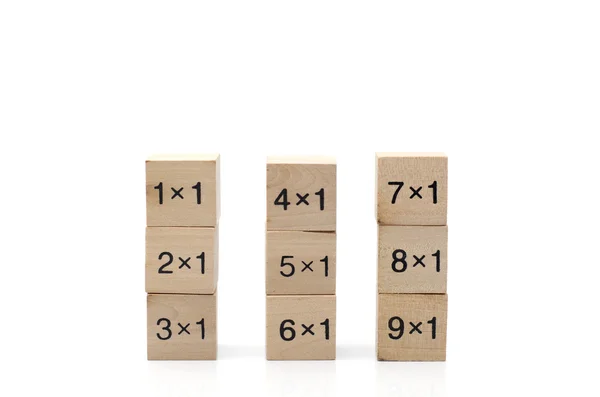 Beyaz arka plan üzerinde izole matematiksel formül küp