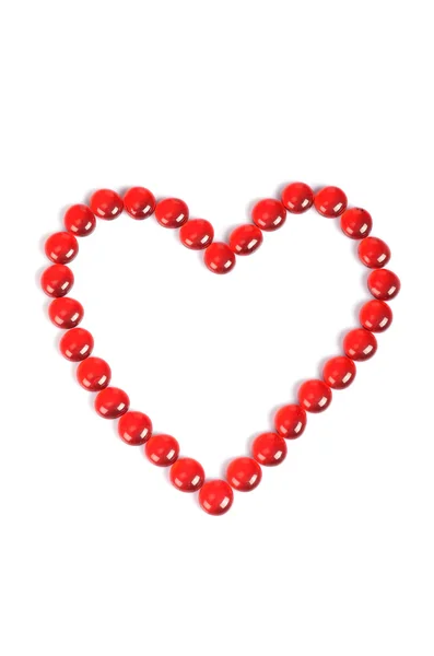 Güzel kırmızı taşlar beyaz zemin üzerine şekilden seviyorum