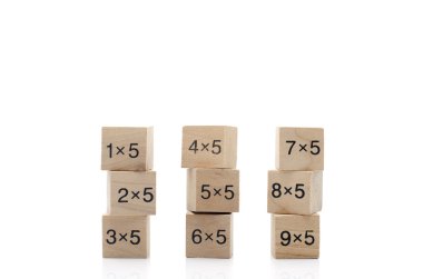 Beyaz arka plan üzerinde izole matematiksel formül küp