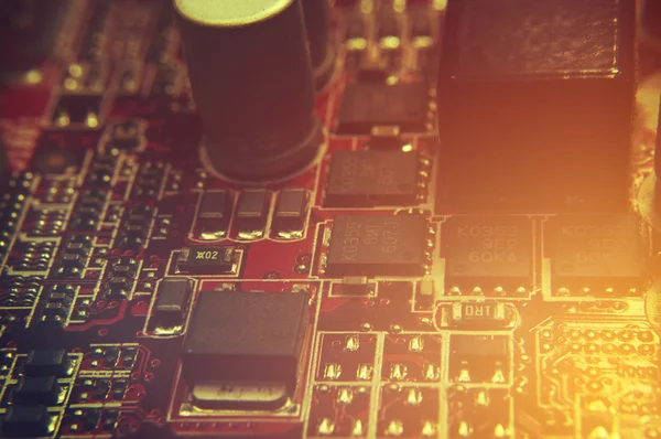 Primer plano de la placa de circuito electrónico con procesador — Foto de Stock