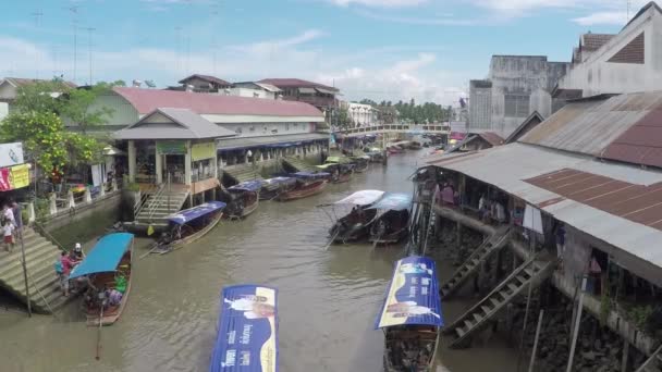 Ampawa, Samut Songkhram, Thailandia. - 24 luglio 2016: Mercato galleggiante della Thailandia — Video Stock