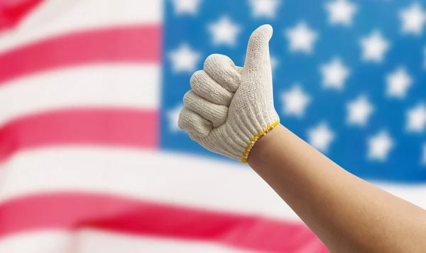 Arbeid hand op de vlag van Verenigde Staten — Stockfoto