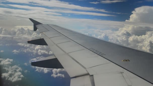 Vista a través de una ventana de avión — Vídeos de Stock