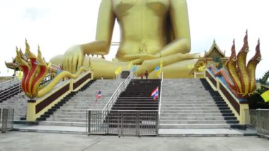 Wat Muang, altın buddha