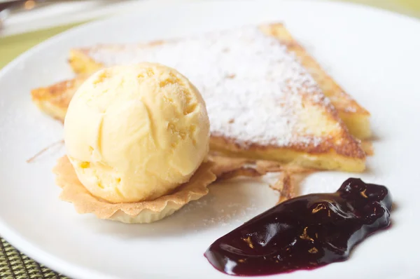 Toast con affresco alla ricrescita del gelato — Foto Stock