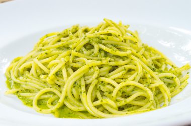 Pesto soslu spagetti.