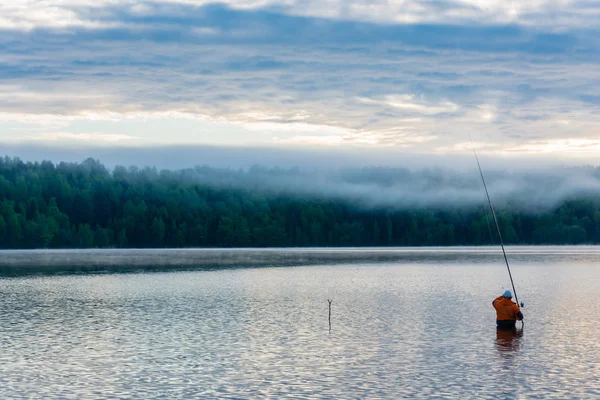 Pesca no início da manhã. — Fotografia de Stock