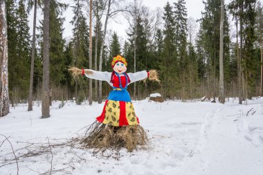 Maslenitsa parlak güzel effigy. 