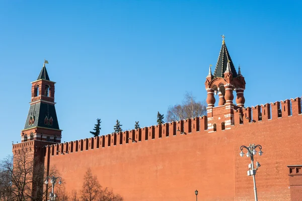 Bakstenen van de muur van het Kremlin die het Kremlin van Moskou omringt. — Stockfoto