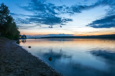 Volga nehrinde gün batımı. 